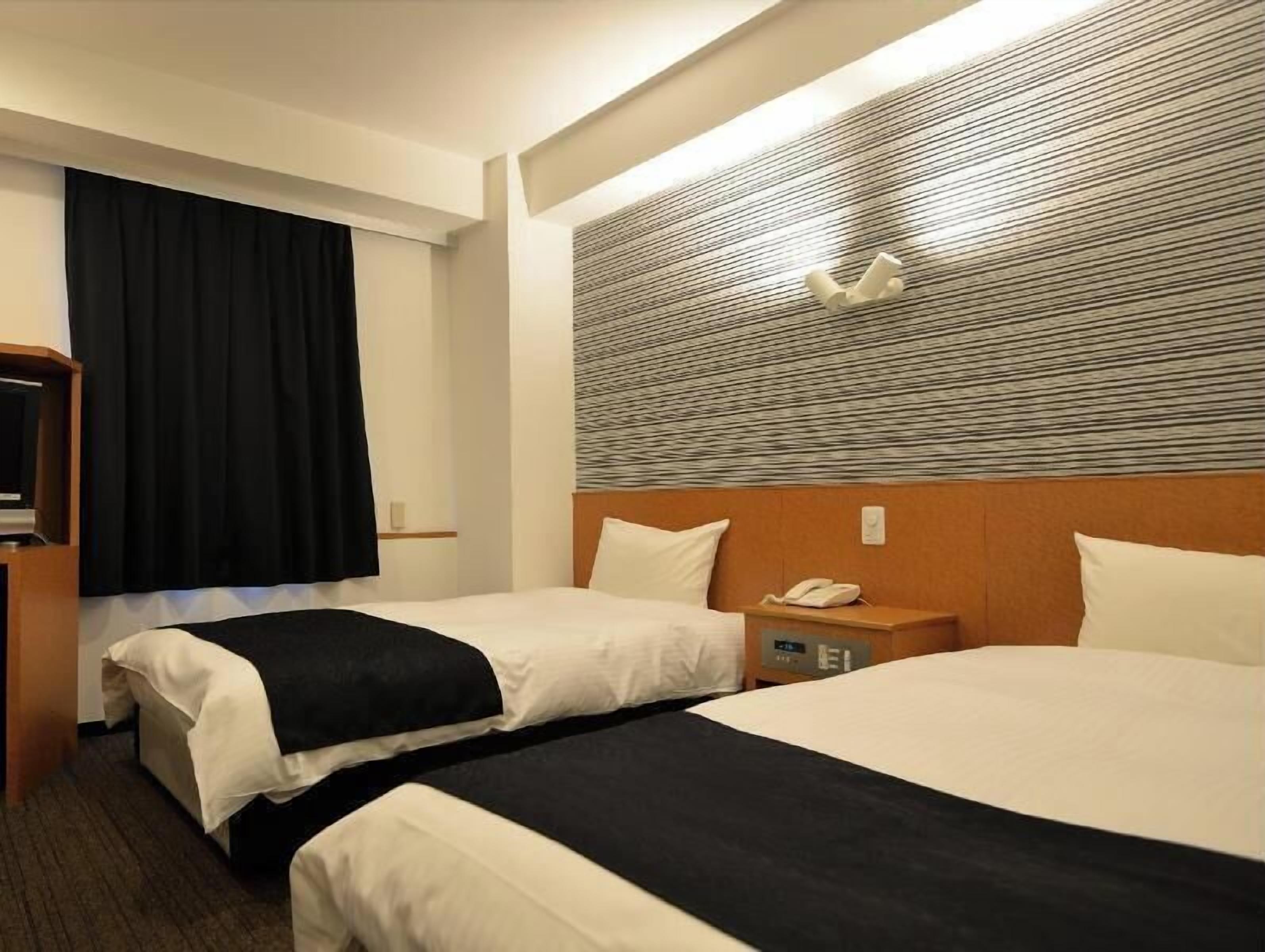 Skrivbord, mörkläggningsgardiner, strykjärn/strykbräda och gratis wi-fi