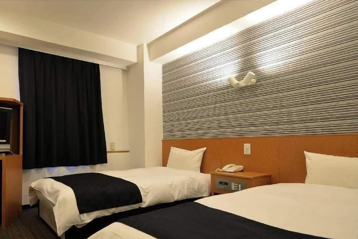 Skrivbord, mörkläggningsgardiner, strykjärn/strykbräda och gratis wi-fi