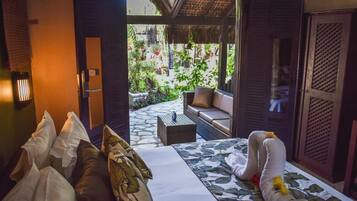 Quarto luxo | Frigobar, cofres nos quartos, Wi-Fi de cortesia