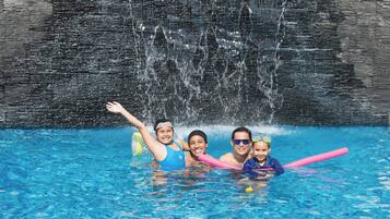 Outdoor pool, pool loungers