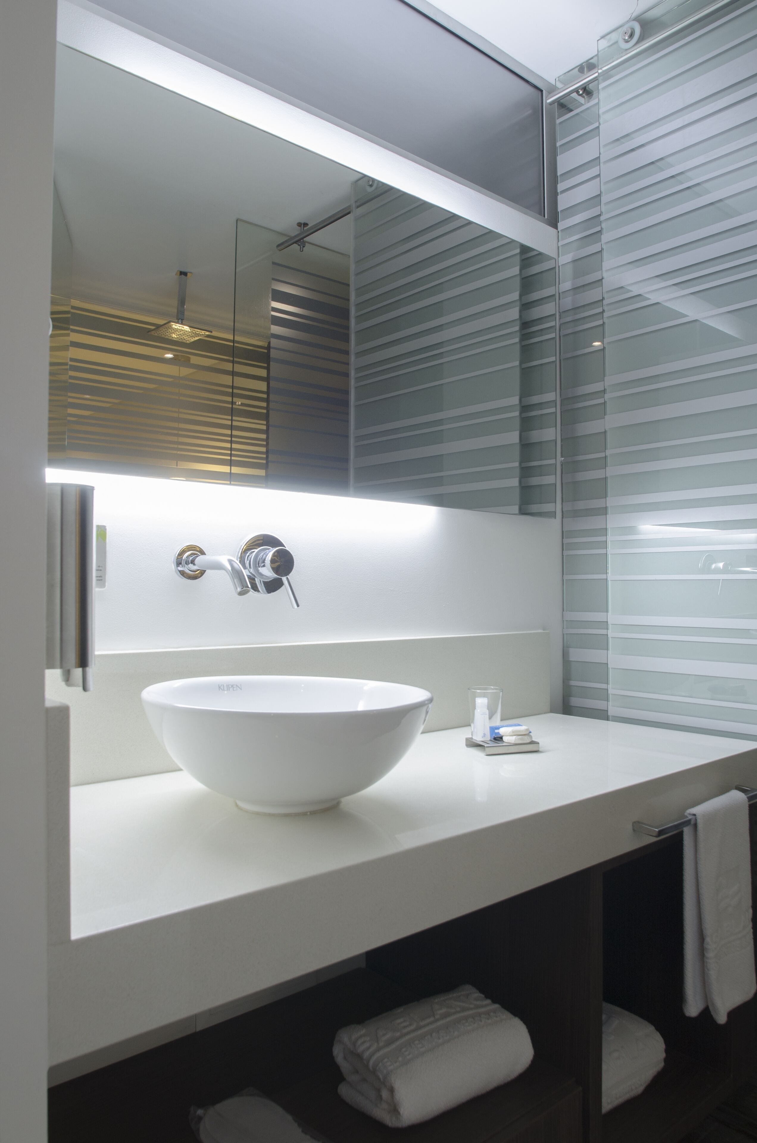 junior suite | bathroom | shower, hair dryer, towels