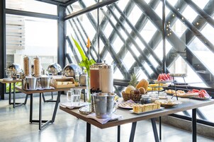 2 restaurants, breakfast, lunch, dinner served; Latin American cuisine