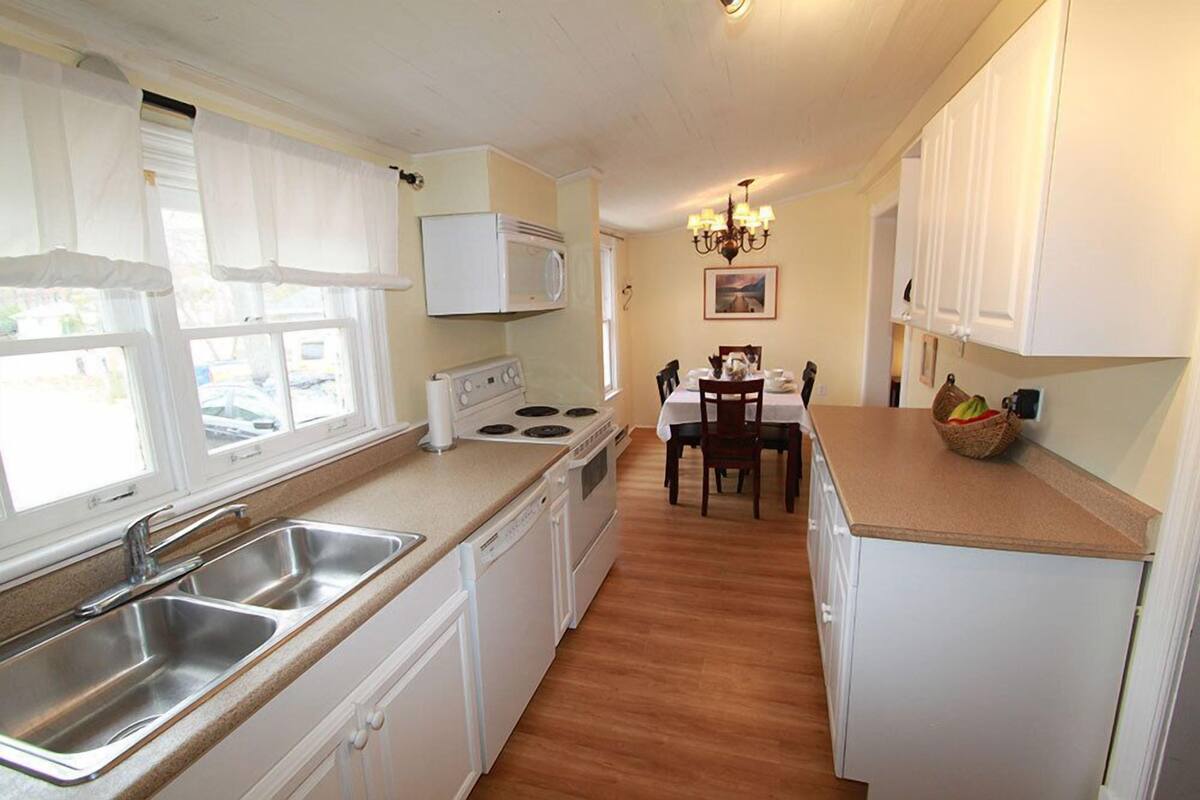 Beach1 Barn, 5 Bedrooms, 6 Double Beds, Kitchen | Private kitchen | Full-size fridge, microwave, stovetop, coffee/tea maker