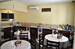 Colazione a buffet inclusa, servita tutte le mattine 