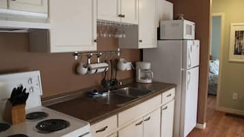 Cottage, 3 phòng ngủ, bếp | Bếp riêng | Tủ lạnh, lò vi sóng, bếp nấu, dụng cụ pha cà phê/trà
