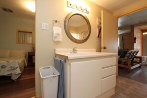 Cottage 3, 3 Bedrooms, 4 Beds with 2 Sofabeds, Kitchen | Bathroom sink