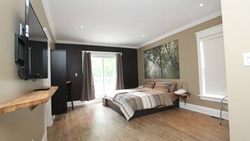 4 bedrooms, individually decorated, individually furnished, free WiFi