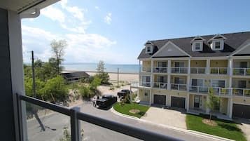 Pemandangan dari bilik