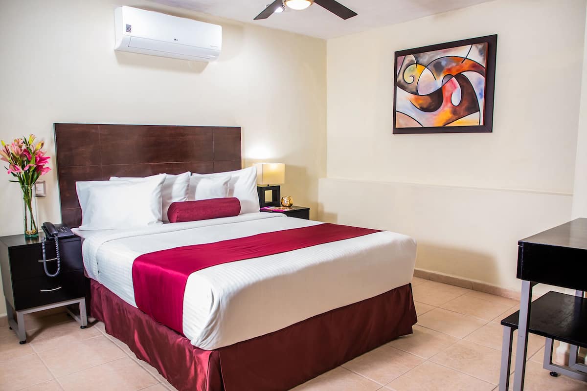 1 bedroom, in-room safe, desk, iron/ironing board