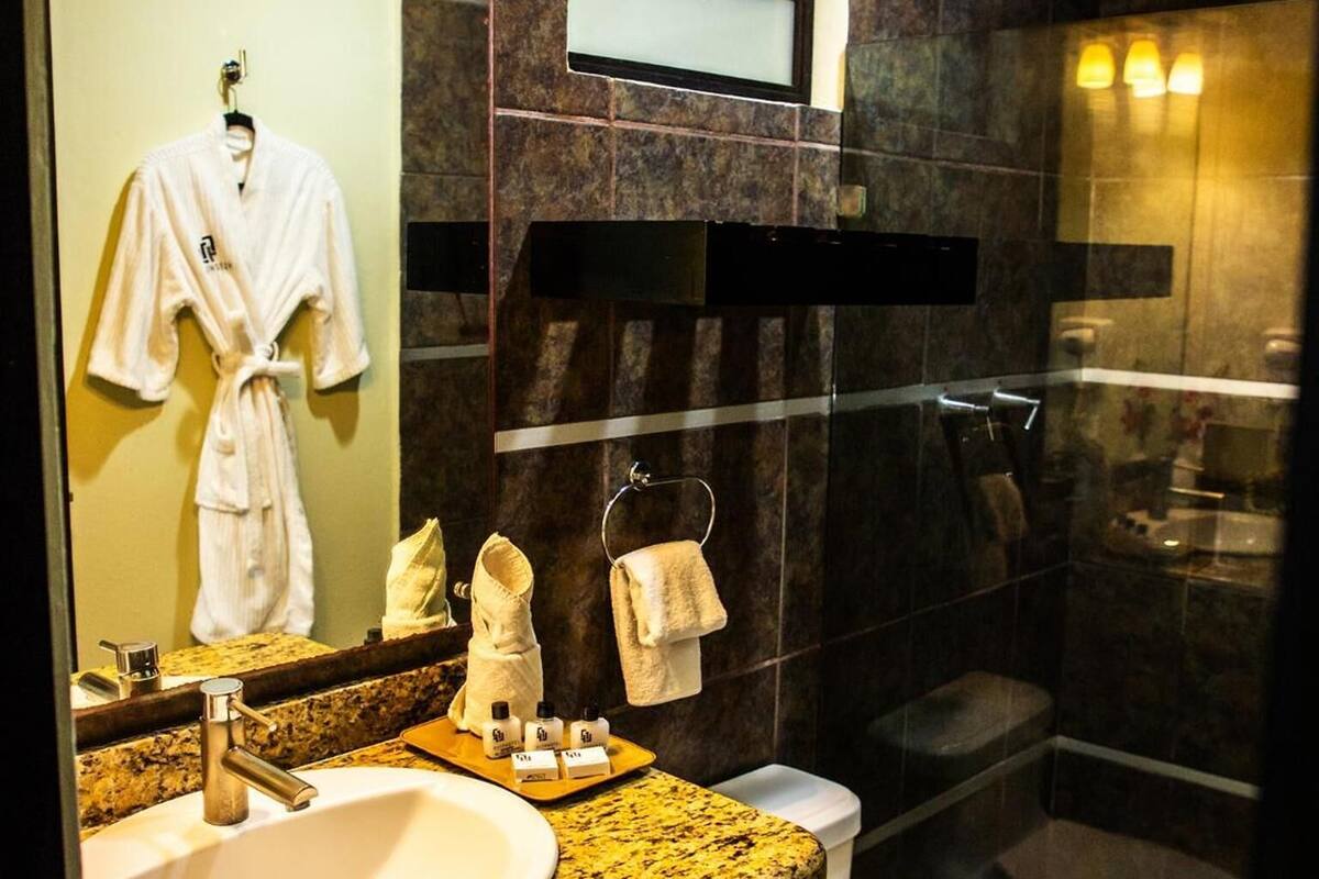 shower, rainfall showerhead, free toiletries, hair dryer