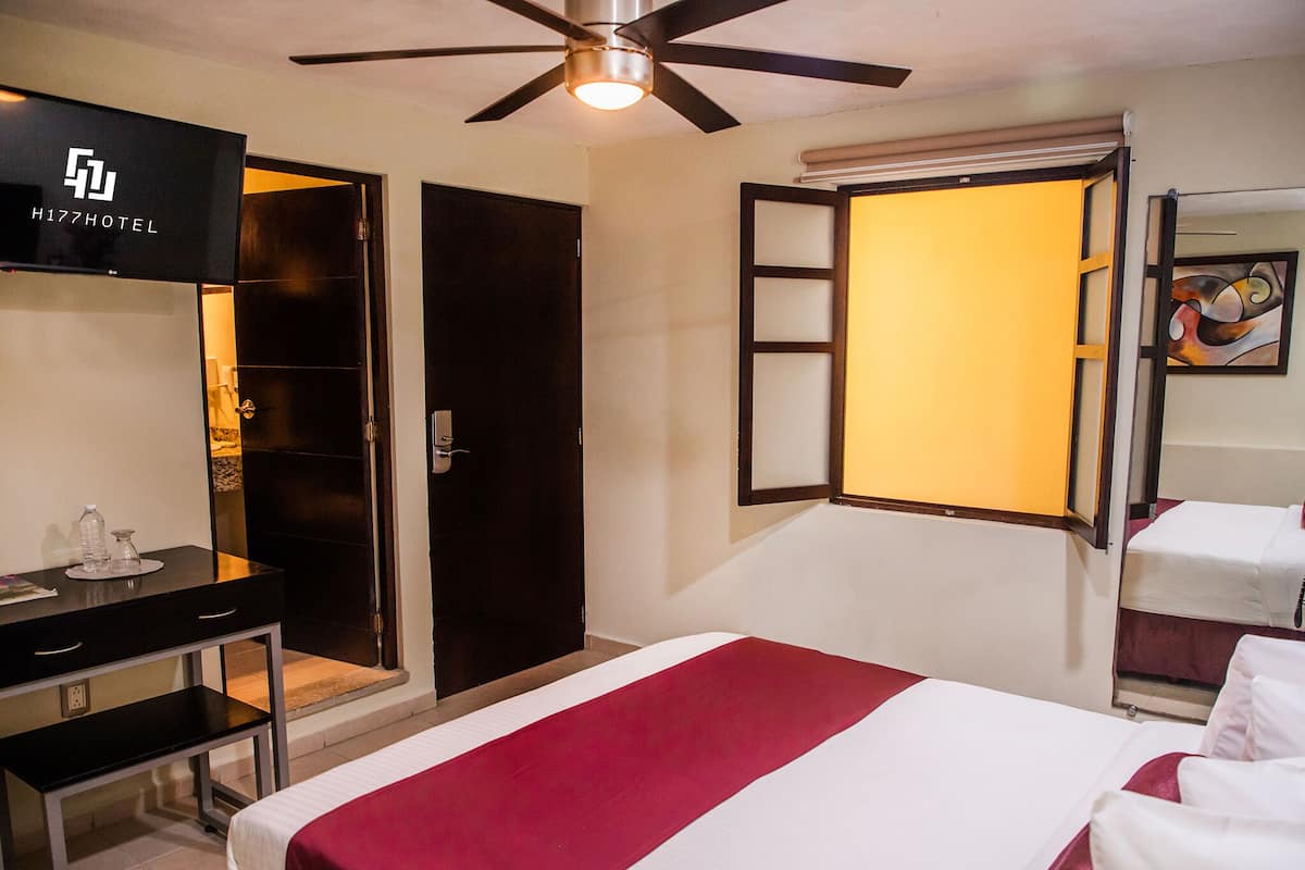 habitacion individual | 1 bedroom, in-room safe, desk, iron/ironing board