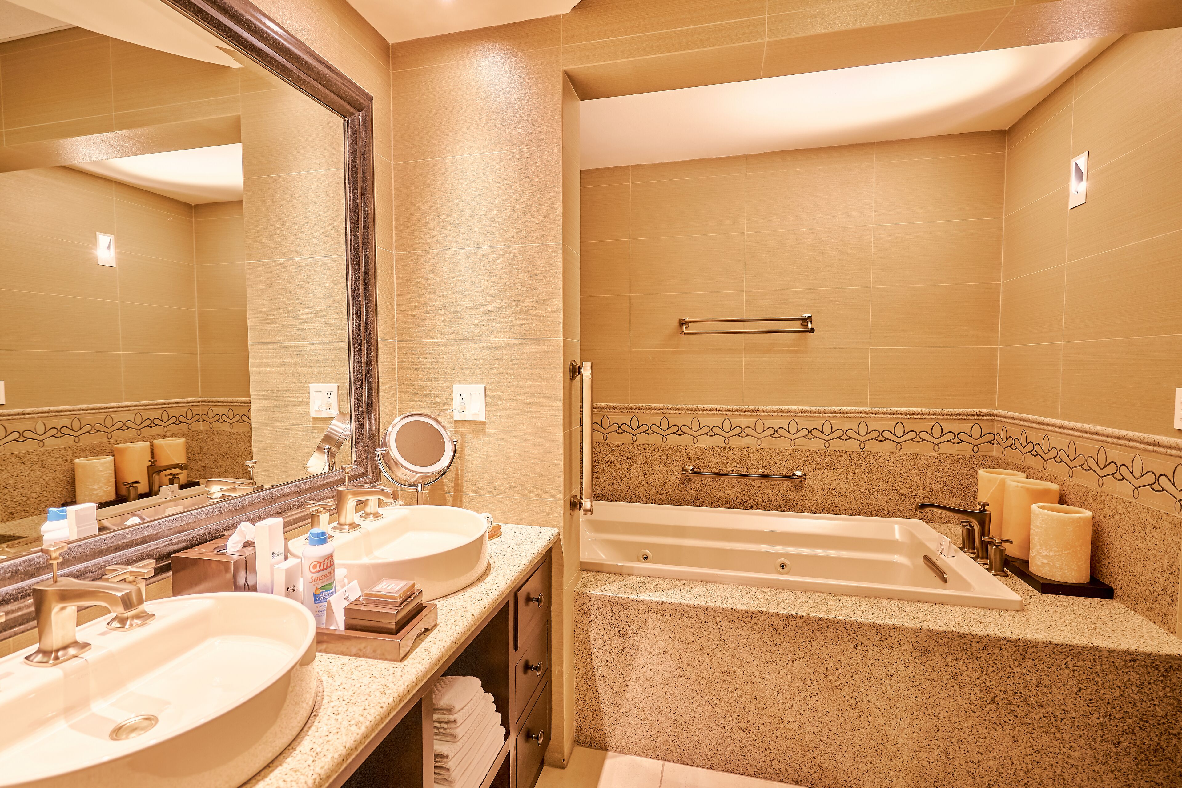 Bathtub dan shower terpisah dan pancuran hujan