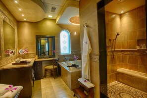 Separate bathtub and shower, rainfall showerhead, designer toiletries - Holiday Inn Club Vacations Grand Residences by IHG (Puerto Morelos)