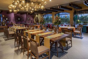 3 restaurants; breakfast, lunch, dinner, and brunch served - Grand Residences Riviera Cancún All Inclusive (Puerto Morelos)