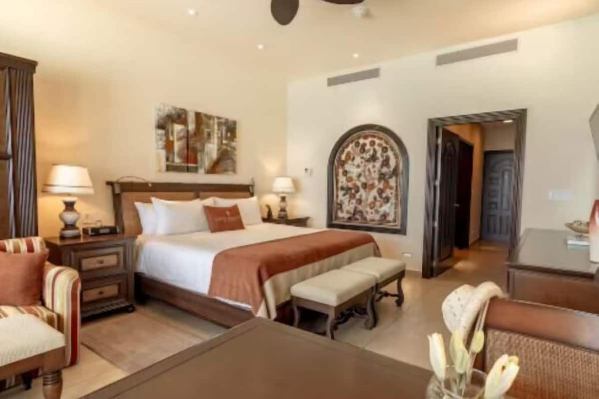 Premium bedding, minibar, in-room safe, desk