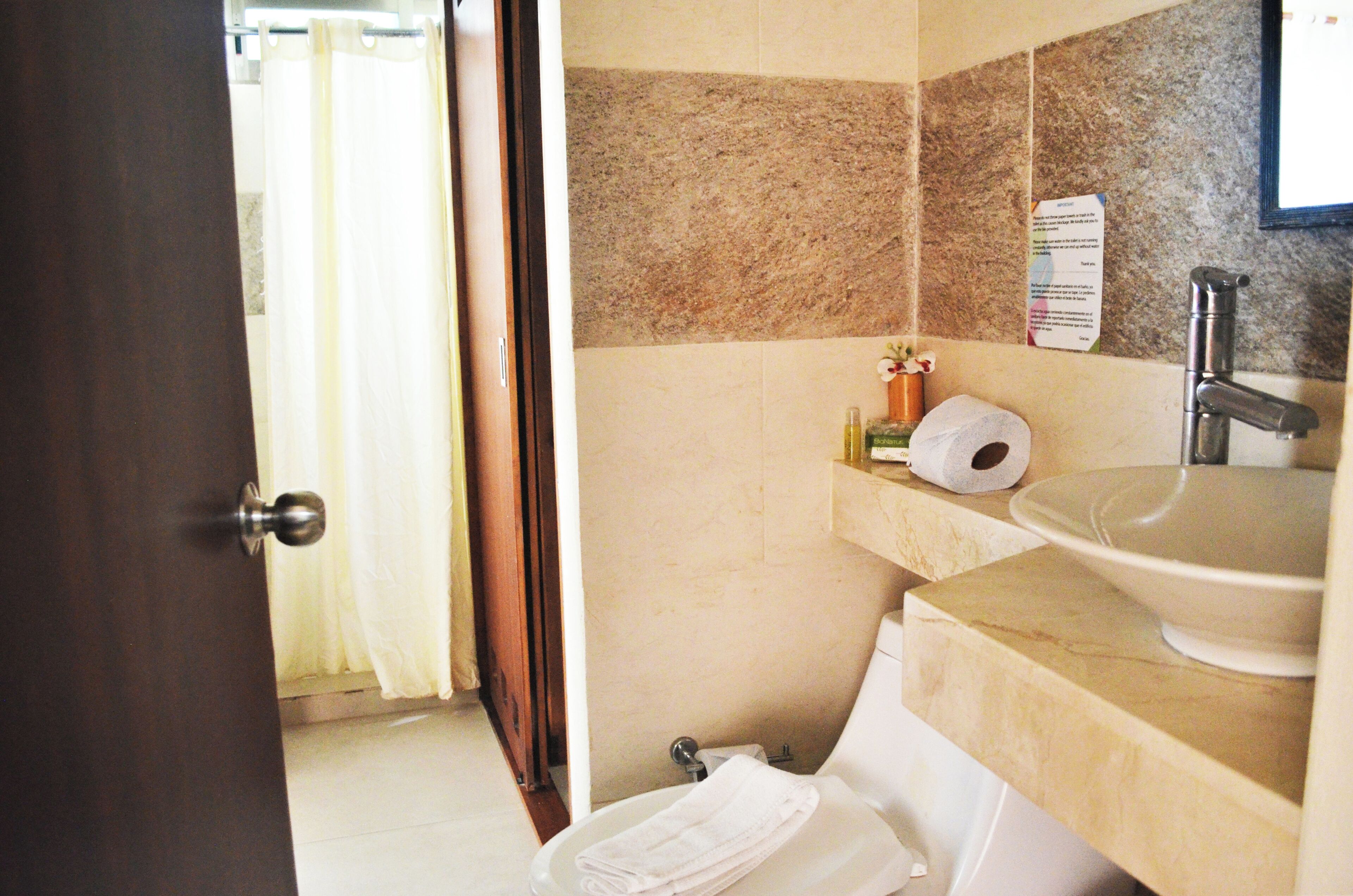 family suite, 2 bedrooms, kitchen | bathroom | shower, free toiletries, towels