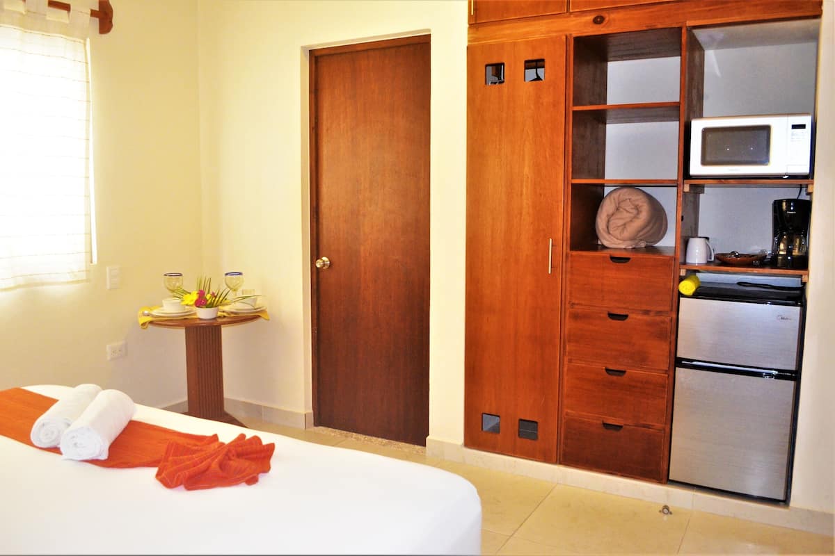 In-room safe, free WiFi, bed sheets