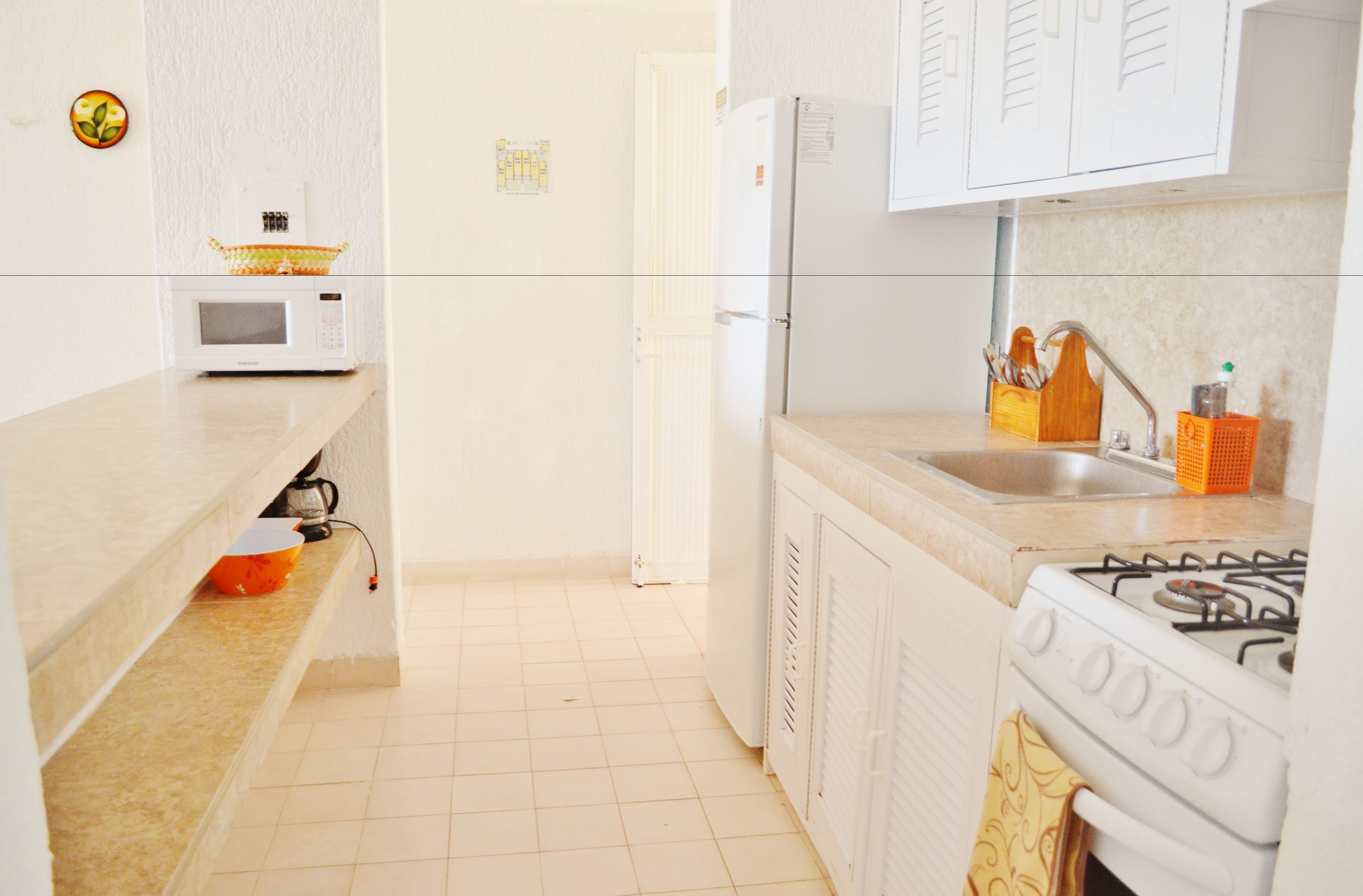 premium suite, 1 bedroom, sea view, oceanfront | private kitchen | microwave