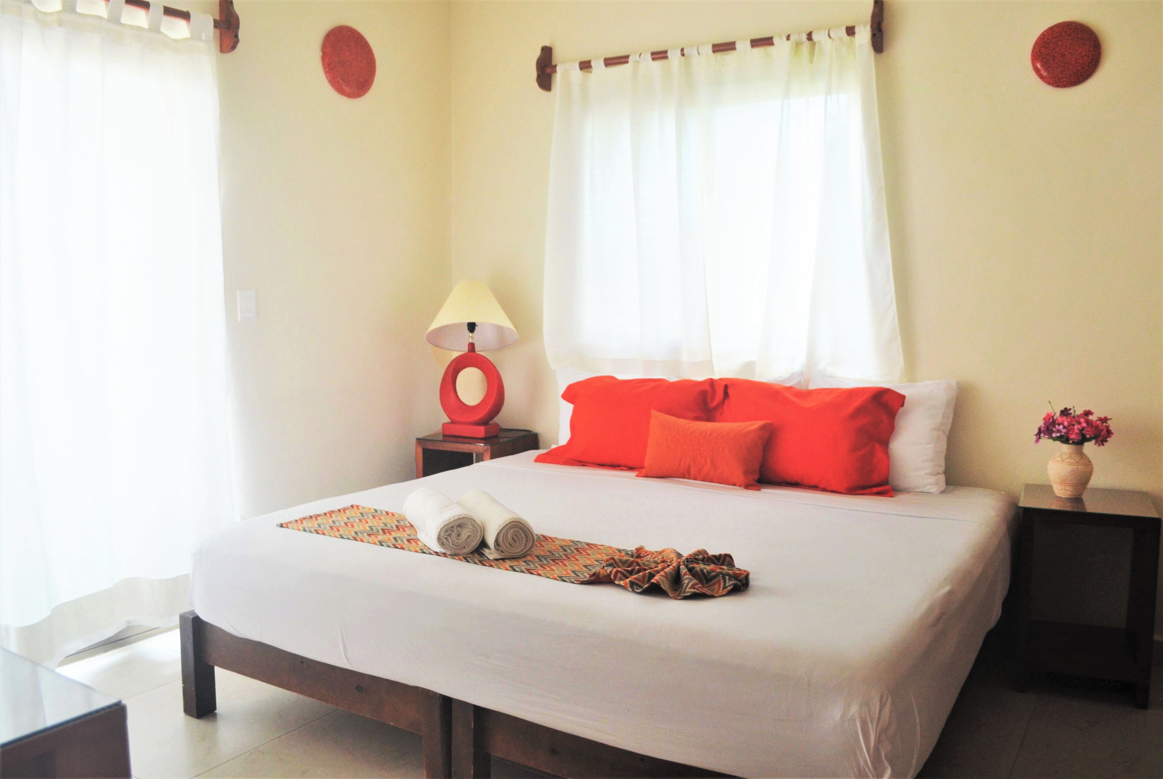 Family Suite, 2 Bedrooms, Kitchen | In-room safe, free WiFi, bed sheets