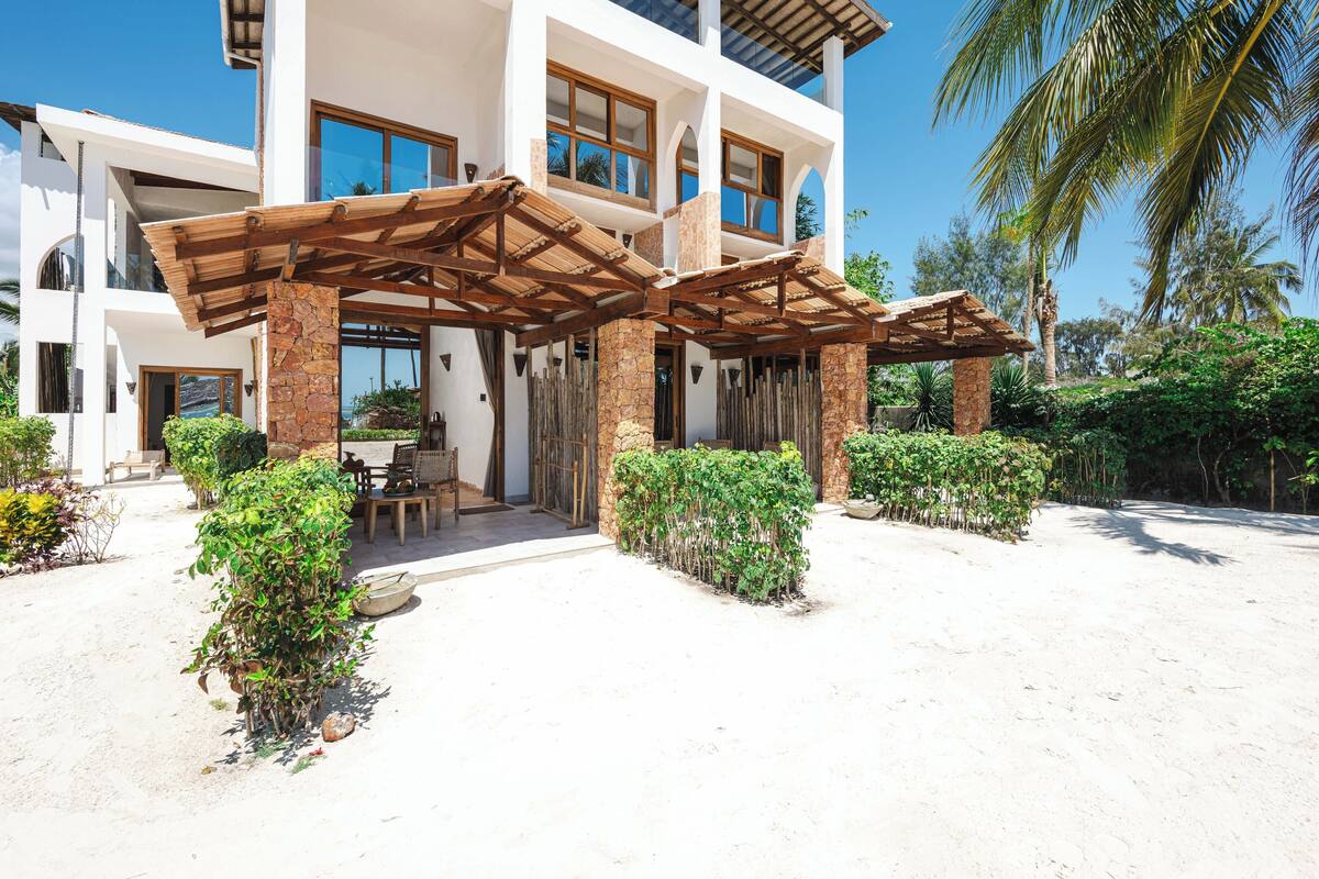 In-room safe, free WiFi, bed sheets