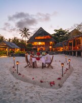 2 restaurants, breakfast, lunch, dinner served; international cuisine