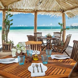 2 restaurantes, café da manhã, culinária internacional