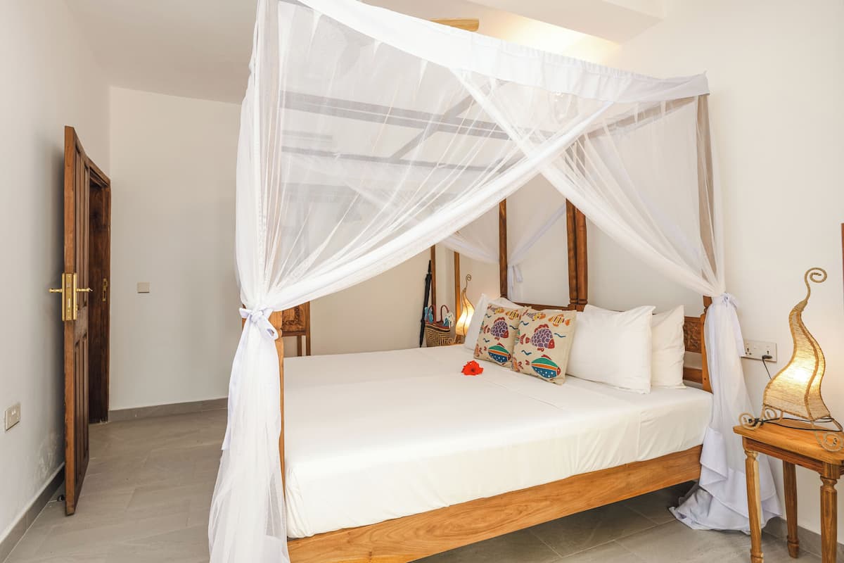 Deluxe Triple Room | In-room safe, free WiFi, bed sheets