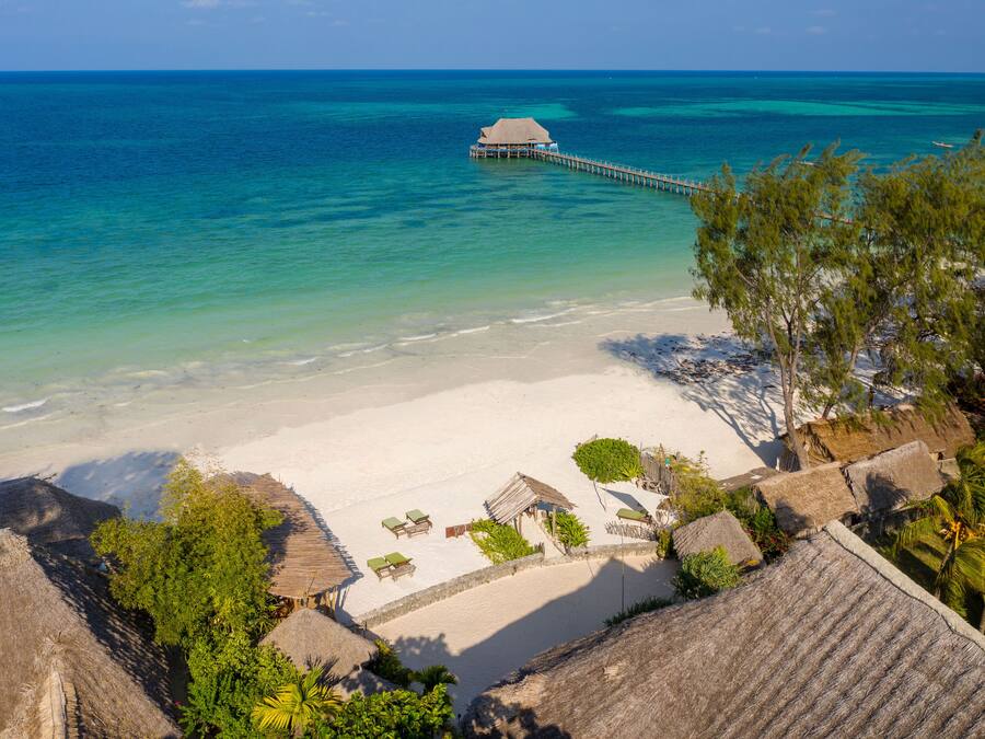 Playa privada, arena blanca, cabañas de uso gratuito y tumbonas