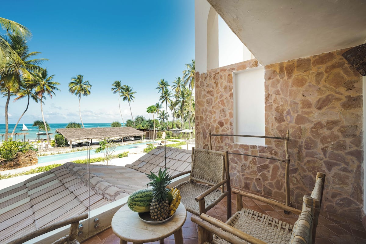 In-room safe, free WiFi, bed sheets