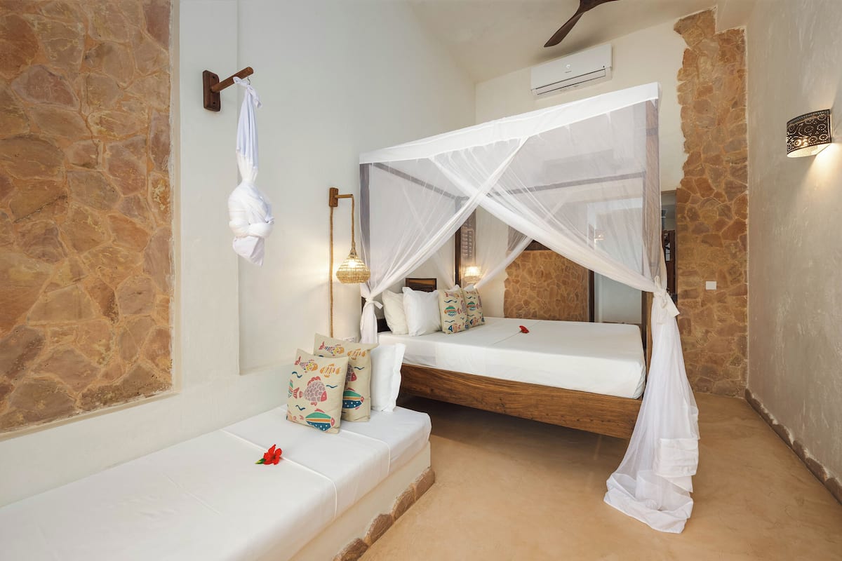 Coffres-forts dans les chambres, Wi-Fi gratuit, draps fournis