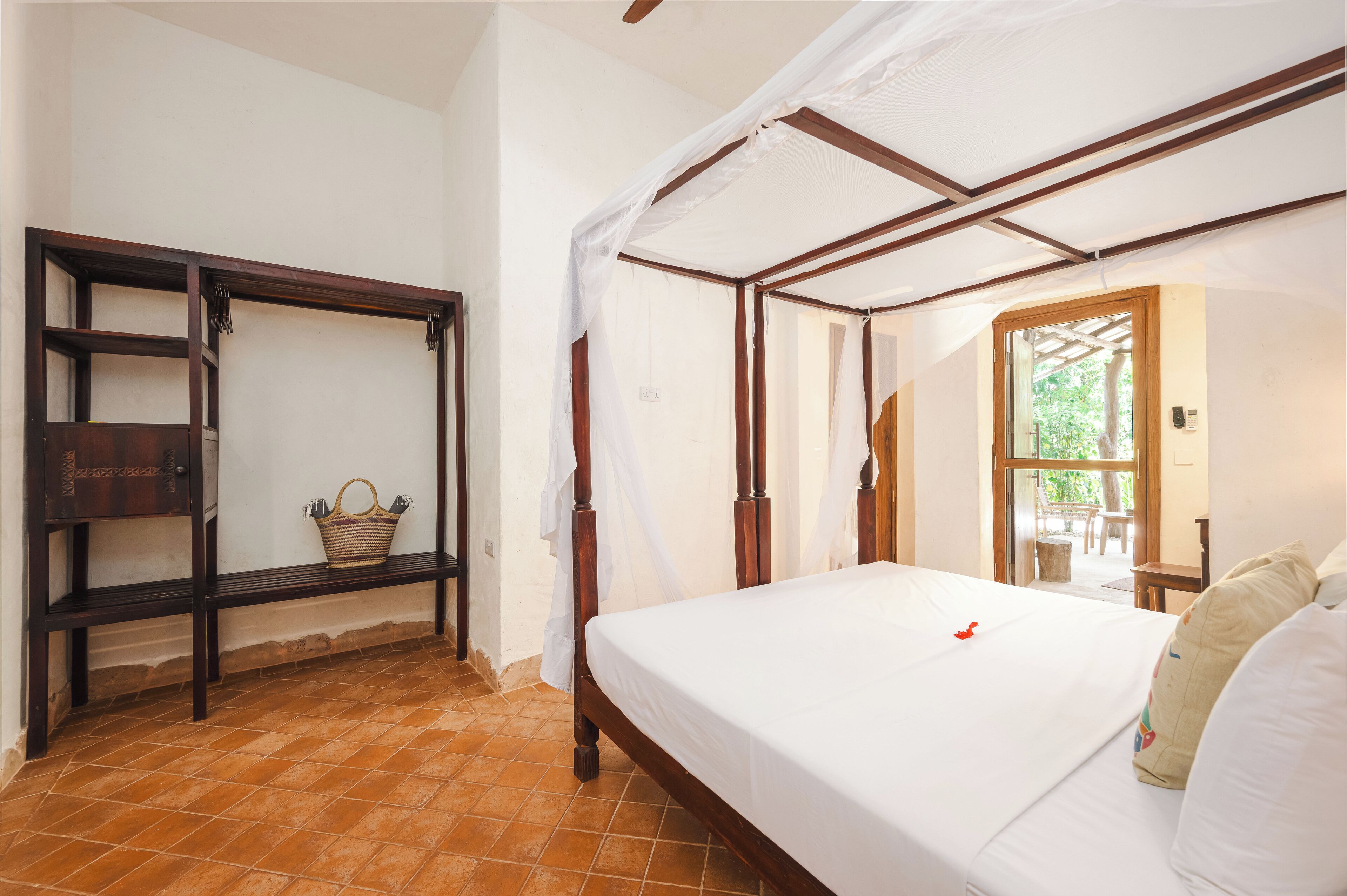 Caja de seguridad en la habitación, wifi gratis y ropa de cama 