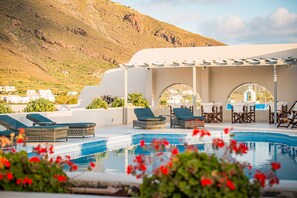 Seasonal outdoor pool, pool umbrellas, sun loungers