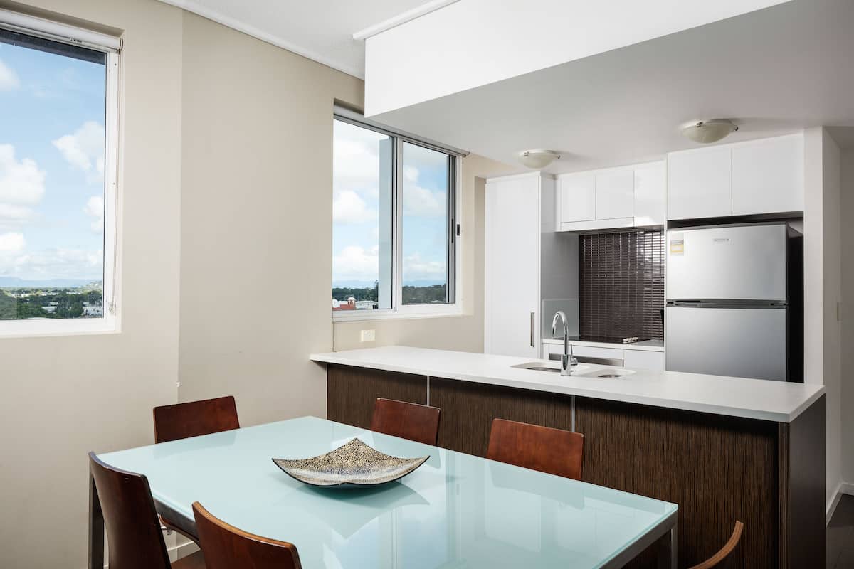 apartment, 2 bedrooms | private kitchen | microwave, coffee/tea maker, electric kettle