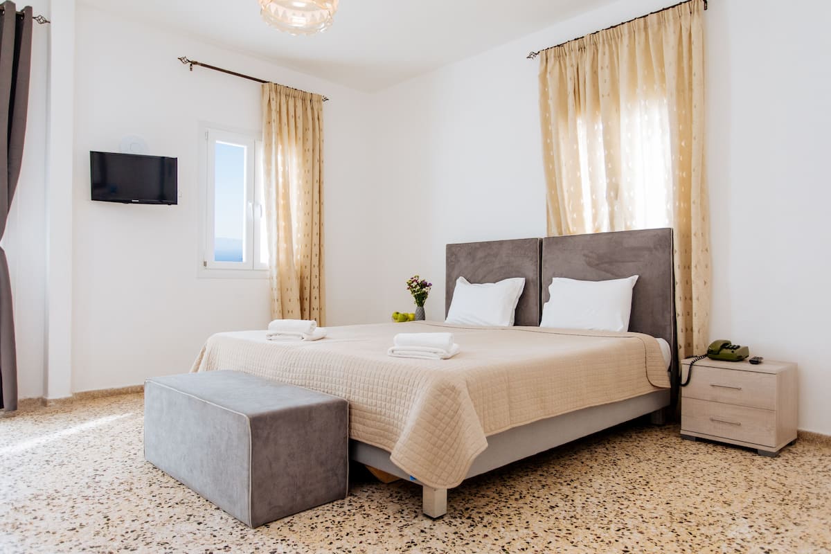 Camera con letto matrimoniale o 2 letti singoli | 1 camera, una scrivania, tende oscuranti, Wi-Fi gratuito