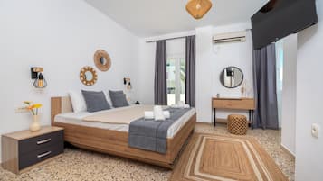Double or Twin Room | Desk, blackout curtains, free cots/infant beds, free WiFi