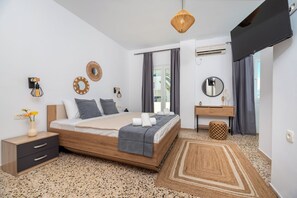 Double or Twin Room | Desk, blackout drapes, free cribs/infant beds, free WiFi - Nikos Hotel (Santorini)