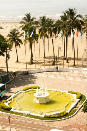 On the beach - Atlântico Hotel (Santos)