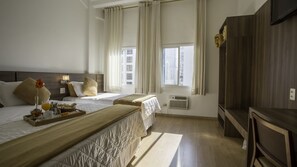 Luxury Suite, Beach View | Minibar, desk, free WiFi, bed sheets - Atlântico Hotel (Santos)