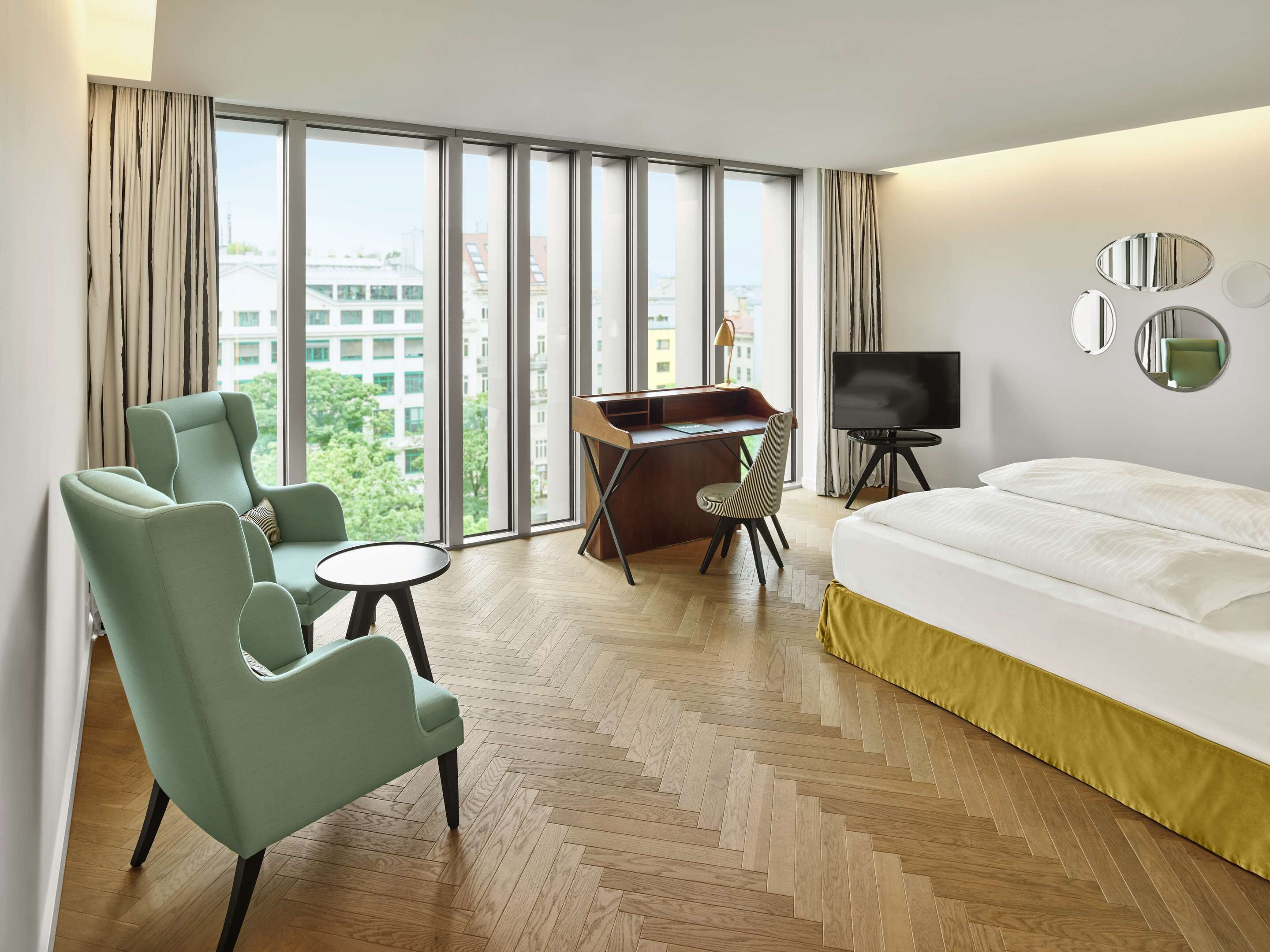 deluxe double room, 1 double bed | 1 bedroom, in-room safe, desk, blackout curtains