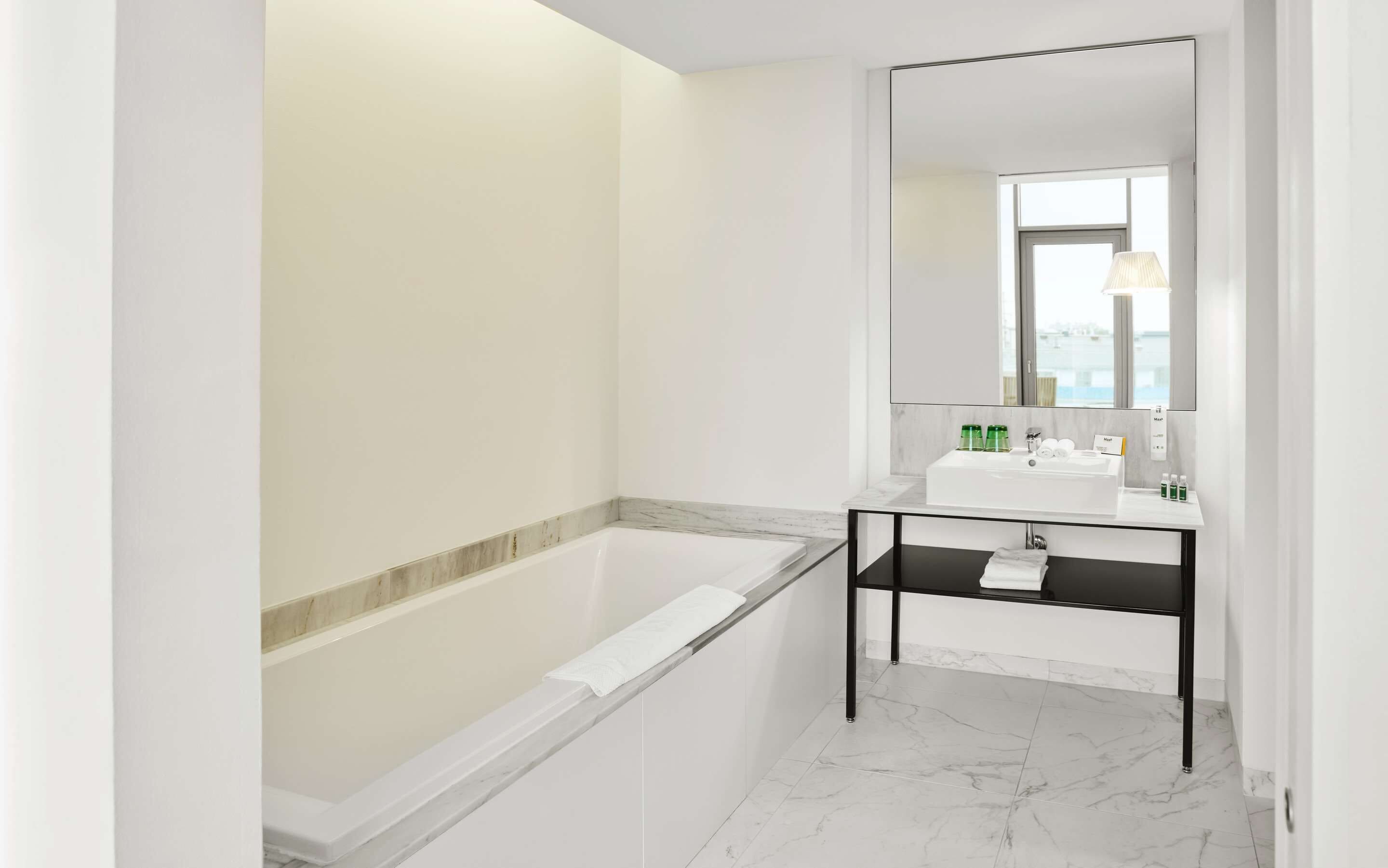 1 bedroom, in-room safe, desk, blackout curtains