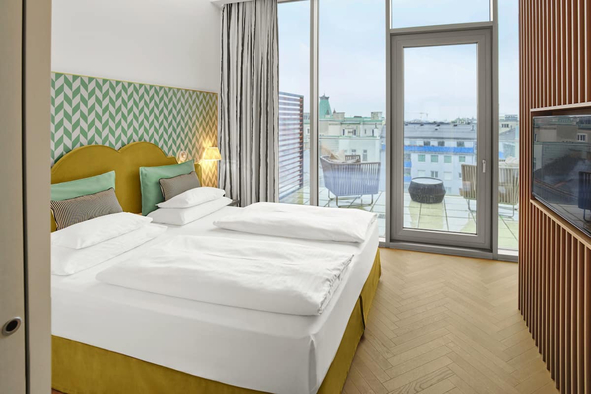 Business-Suite | Minibar, Zimmersafe, Schreibtisch, Verdunkelungsvorhänge