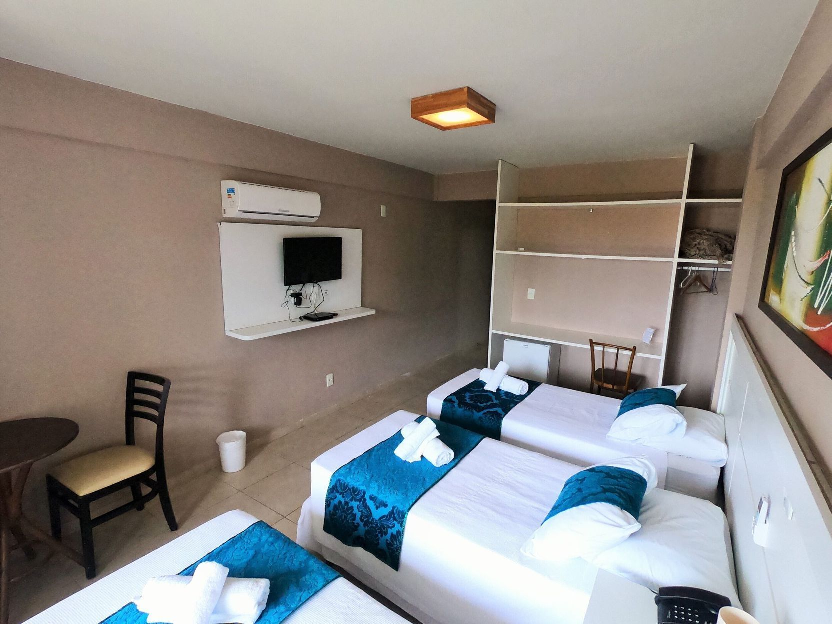 Minibar, décor unique, ameublement unique, rideaux d’obscurcissement