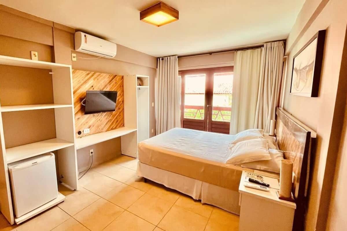 Minibar dan didekorasi berbeda-beda