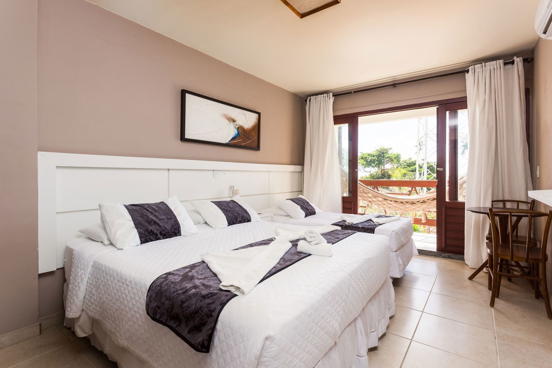 Minibar, décor unique, ameublement unique, rideaux d’obscurcissement