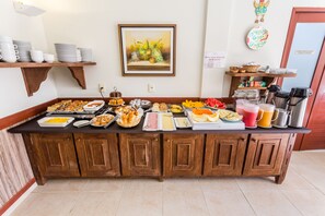 Colazione a buffet inclusa, servita tutte le mattine 