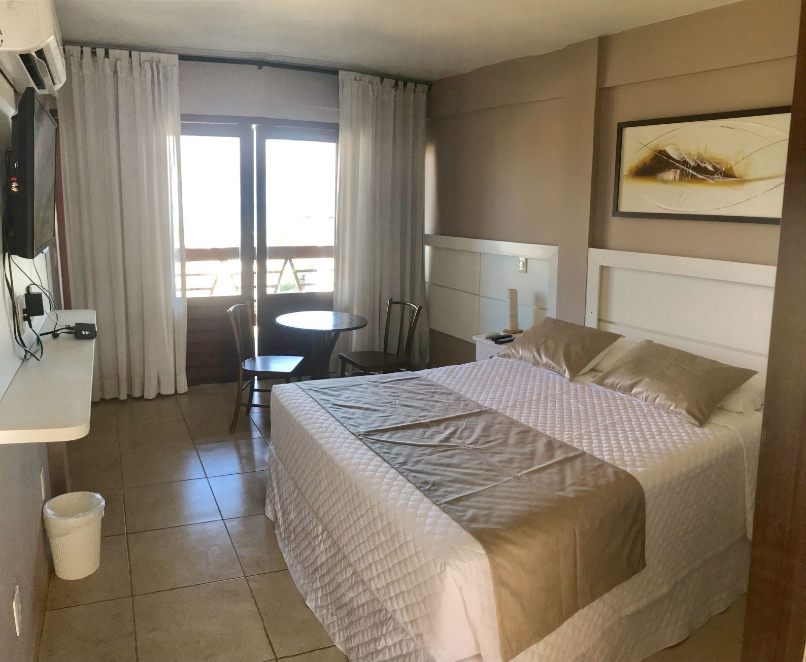 Minibar, décor unique, ameublement unique, rideaux d’obscurcissement