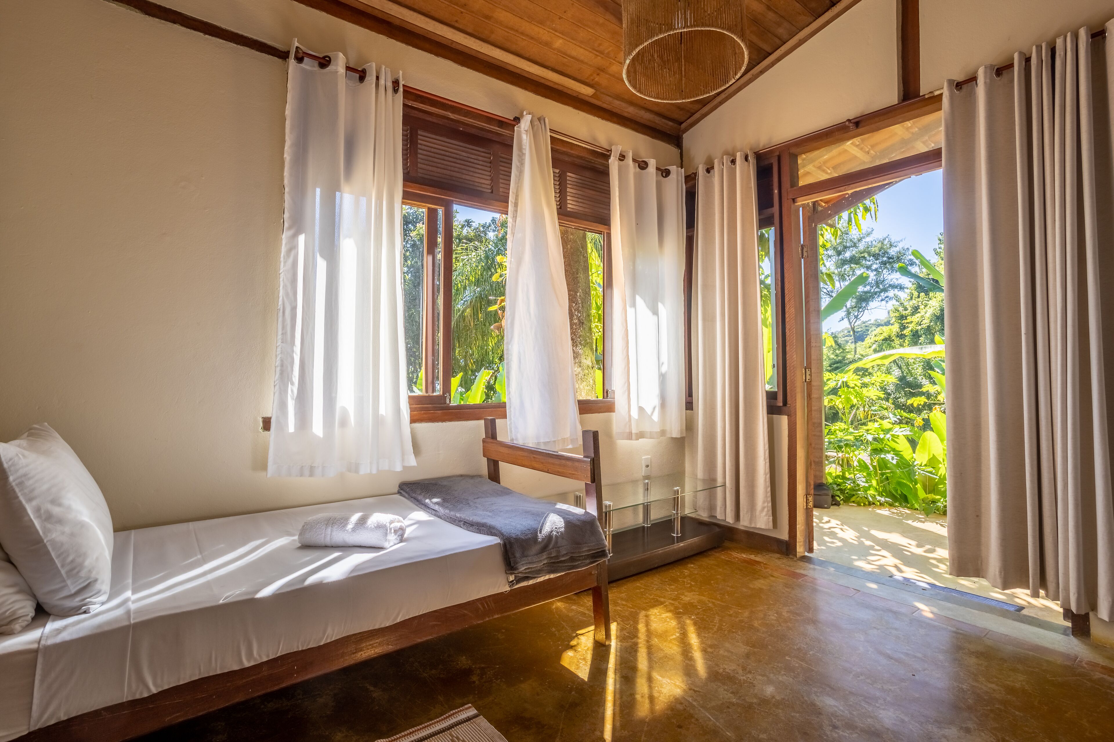 Cabaña familiar | Minibar y ropa de cama