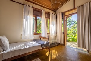 家庭小屋 | 迷你吧、床單