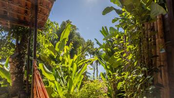 Cabana família | Frigobar, roupa de cama