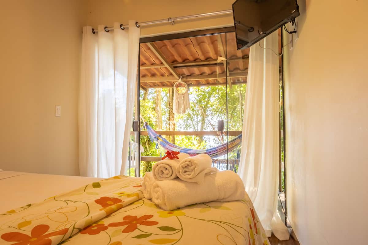 Habitación doble Confort | Minibar y ropa de cama